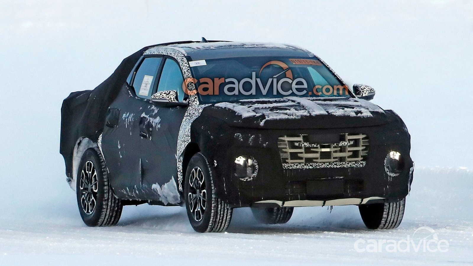 Video: 2022 Hyundai Santa Cruz dual-cab ute found testing, reveal soon - 1 of 2