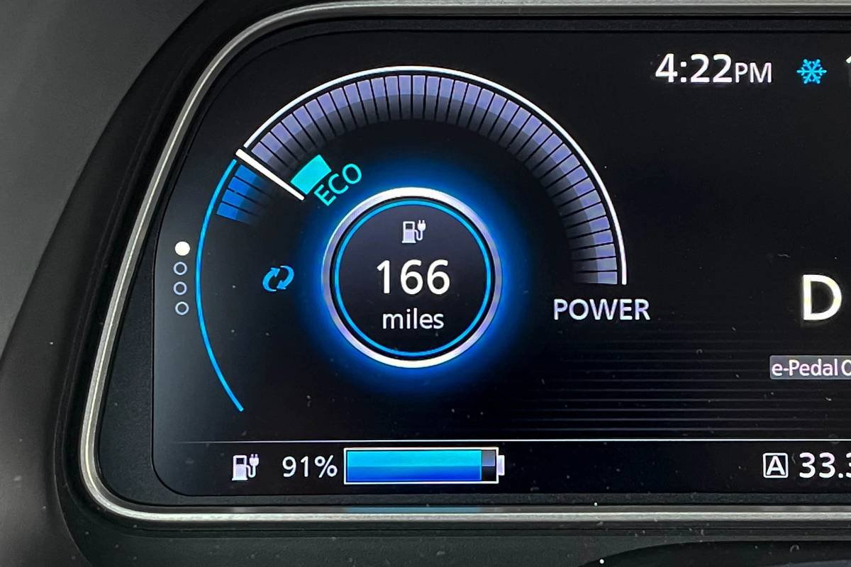 nissan-leaf-sl-plus-2021-22-battery-level--front-row--instrument-panel--interior.jpg