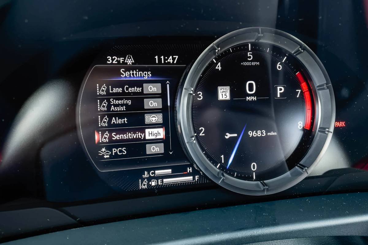 lexus-es-250-awd-f-sport-2021-21-front-row--instrument-panel--interior-.jpg