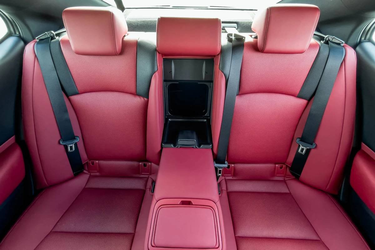 lexus-es-250-awd-f-sport-2021-40-backseat--interior-.jpg