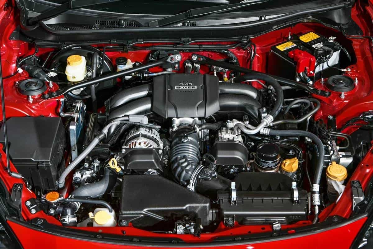 toyota-gr-86-2022-08-engine--interior.jpg