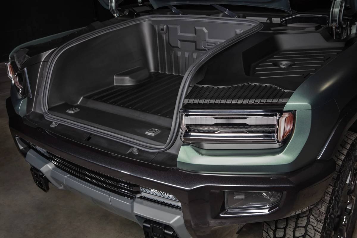 gmc-hummer-ev-suv-2024-09-cargo--front--interior.jpg