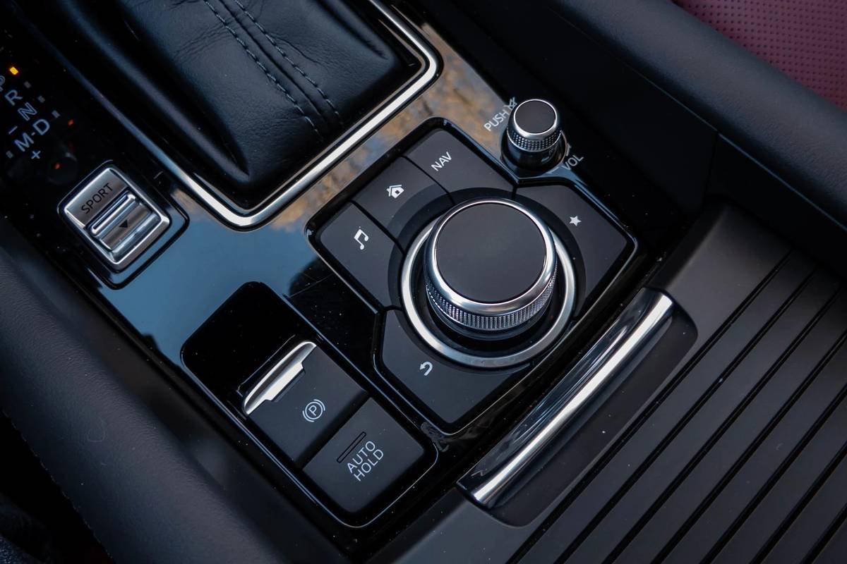 mazda-mazda6-carbon-edition-2021-22-center-console--controls--front-row--interior.jpg