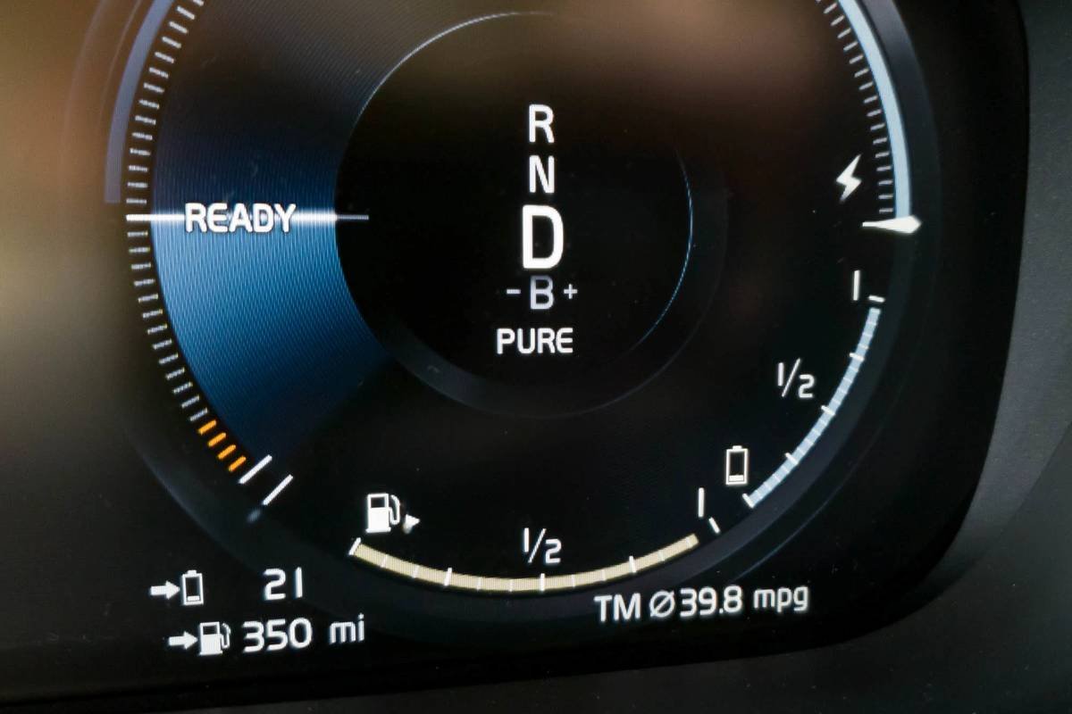volvo-xc60--recharge-t8-inscription-2021--17-front-row--instrument-panel--interior.jpg