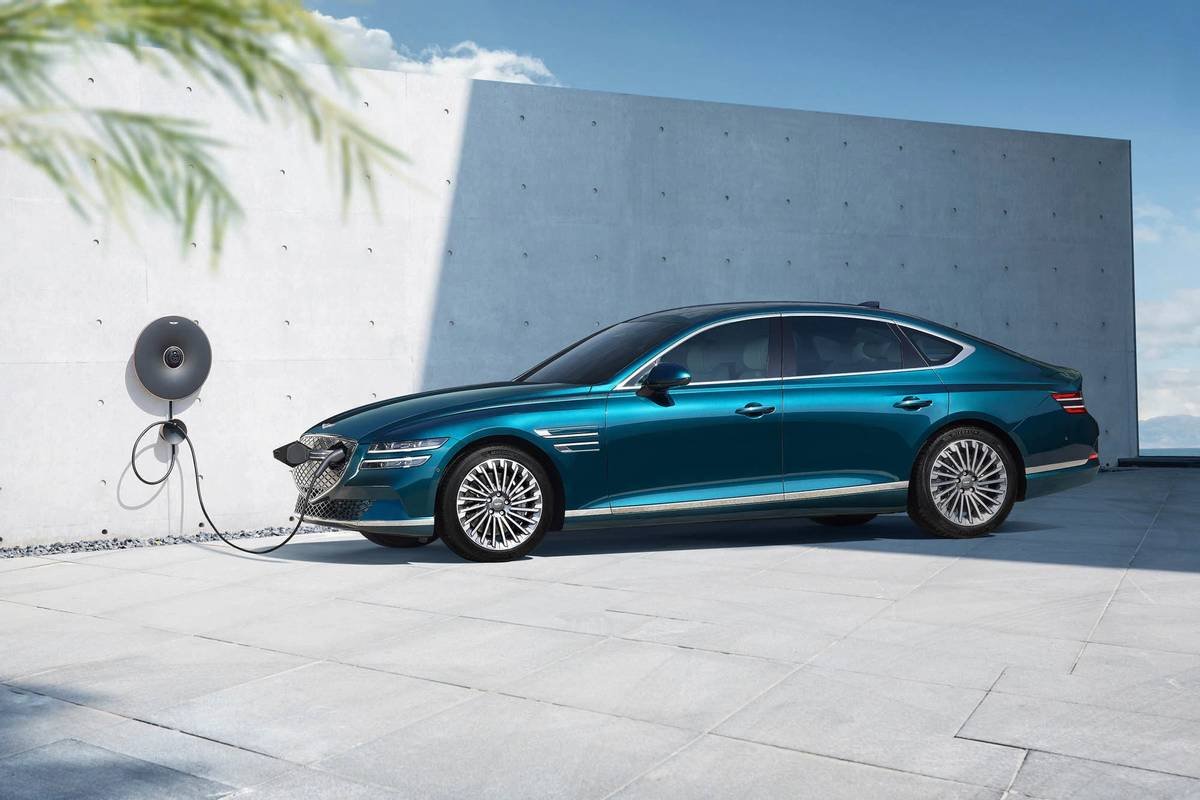 genesis-electrified-g80-oem-01-angle--blue--charging--exterior--front.jpg