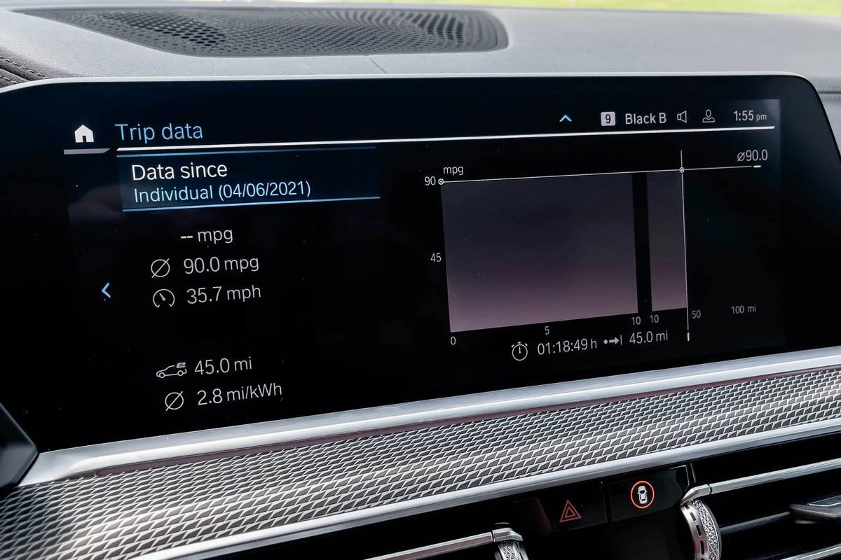 bmw-x5-xdrive-45e-2021--11-center-stack-display--front-row--interior--mpg--touchscreen.jpg