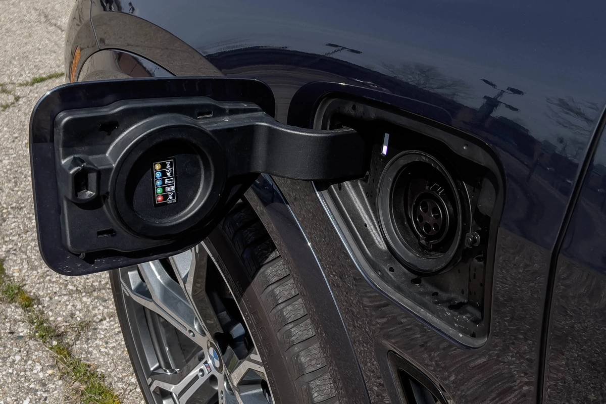 bmw-x5-xdrive-45e-2021--05-charging-port--exterior--gray.jpg