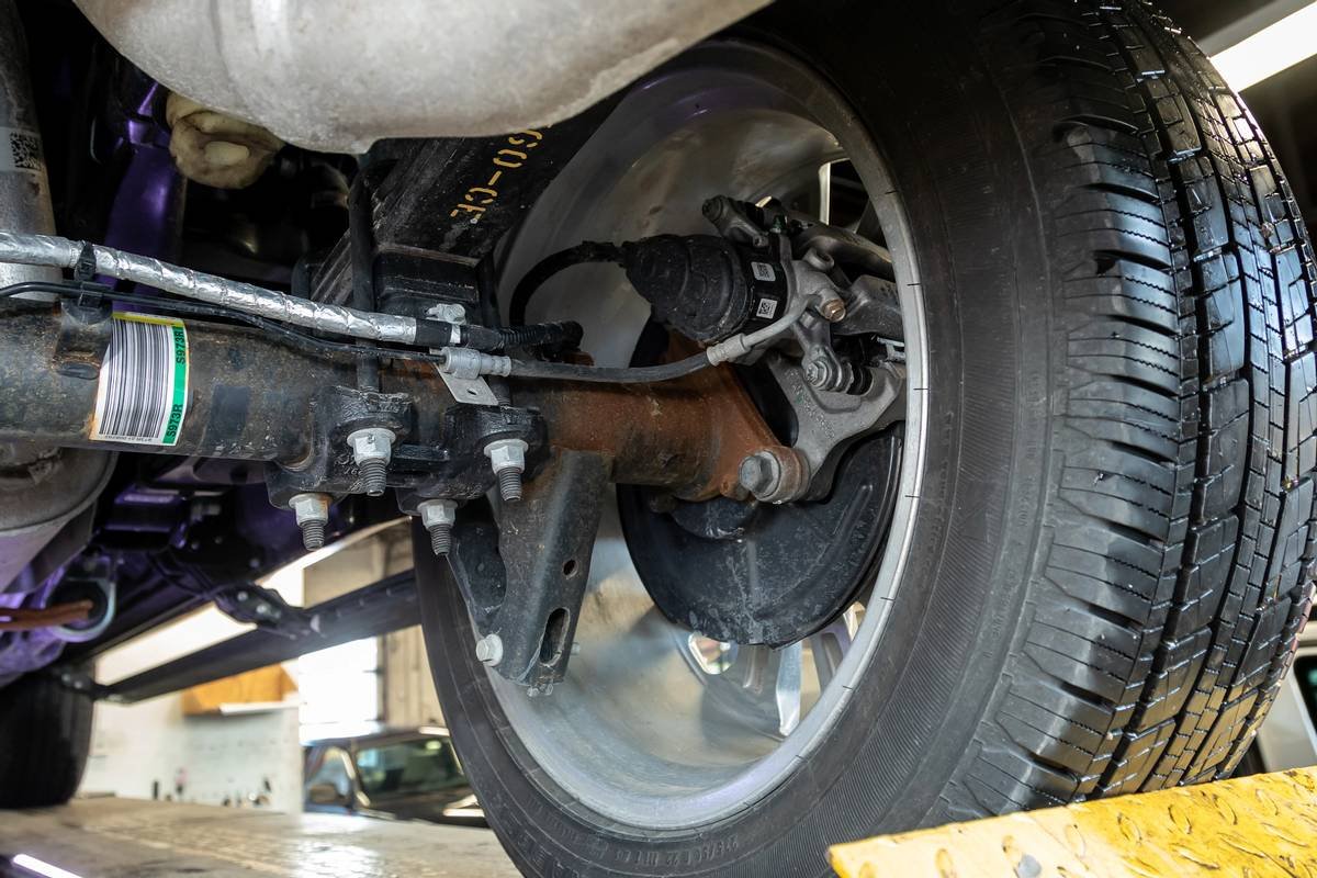 ford-f-150-hybrid-2021-03-undercarriage.jpg