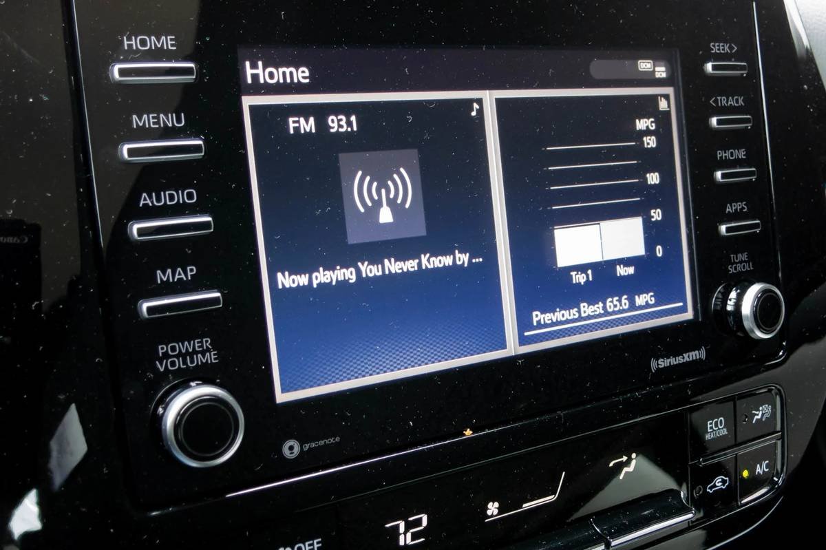 toyota-prius-xle-awd-2021-13-center-stack-display--front-row--interior--touchscreen.jpg