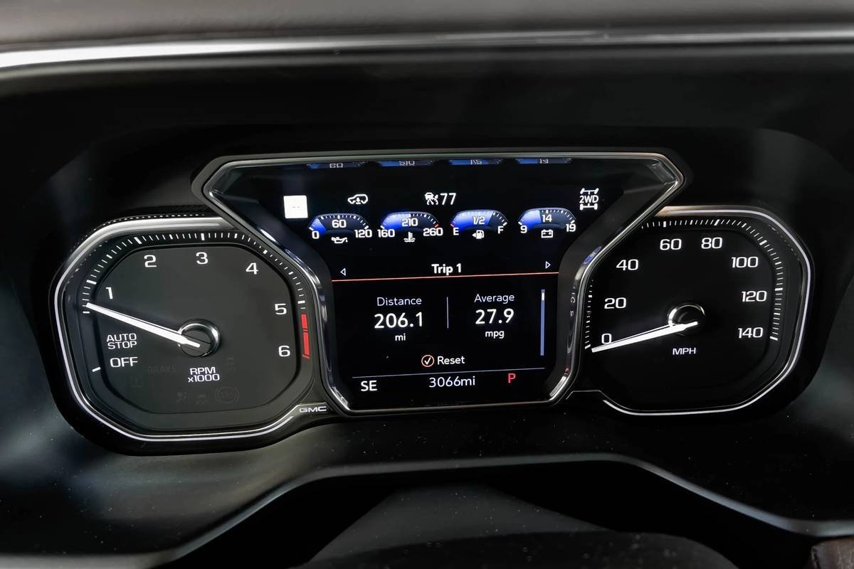 ram-yukon-denali-diesel-2021--04-front-row--gas-mileage--instrument-panel--interior.jpg