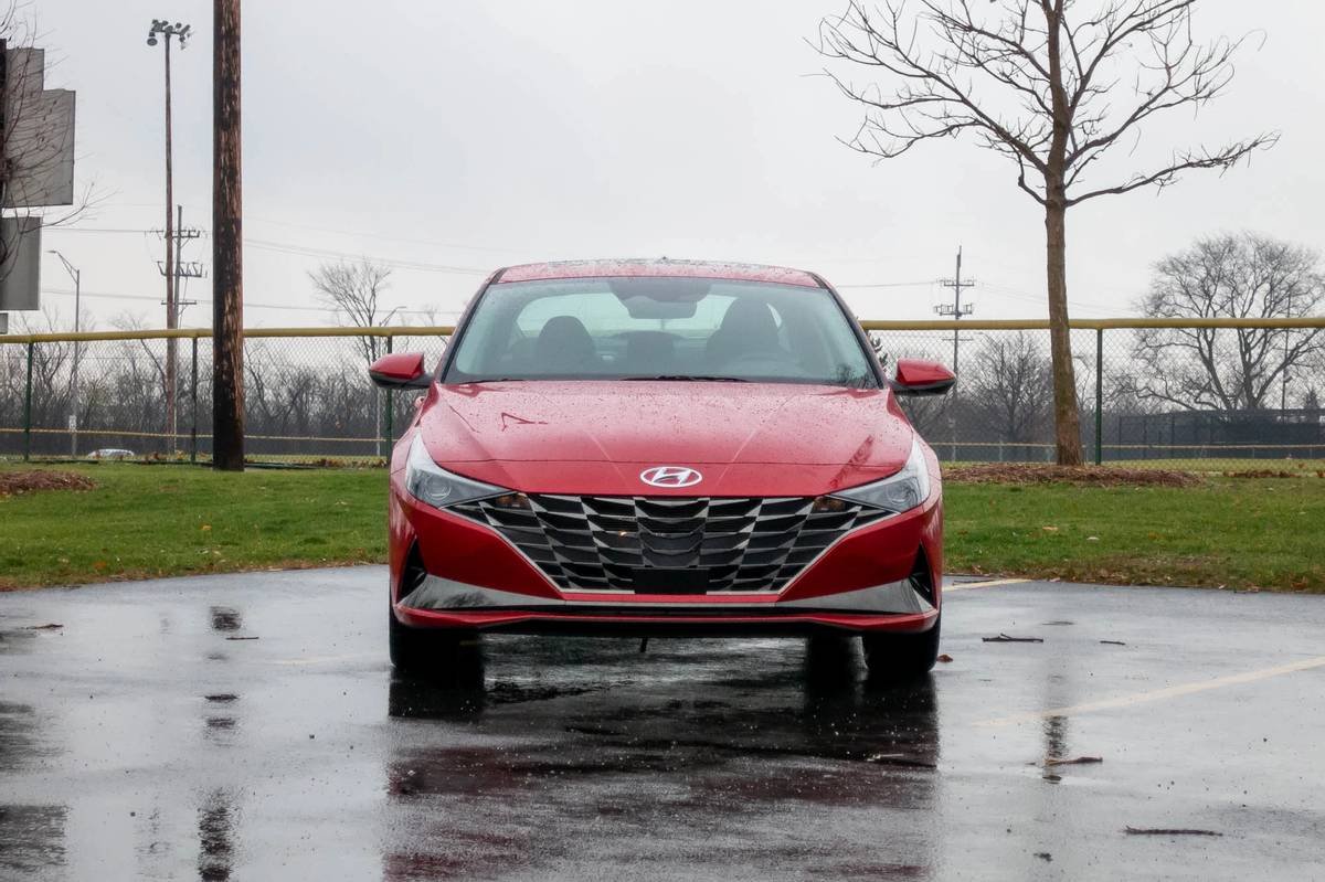 hyundai-elantra-2021-02-exterior--frontexterior--front--red.jpg