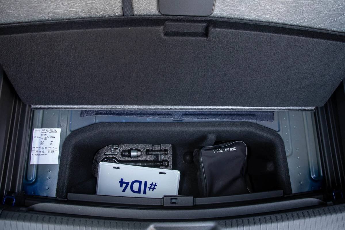 volkswagen-id4-1st-edition-2021-61-charging-cable--interior--rear-cargo.jpg