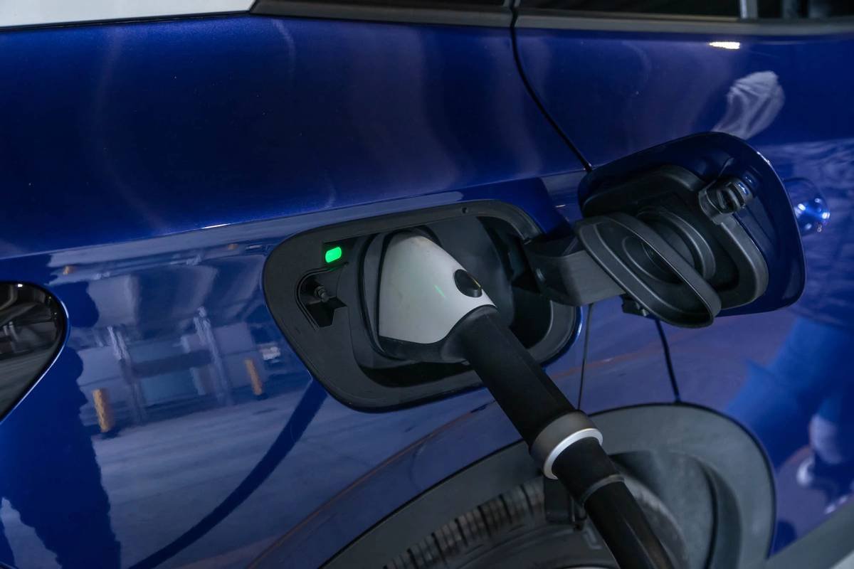 volkswagen-id4-1st-edition-2021-68-blue--charging--charging-port--exterior.jpg