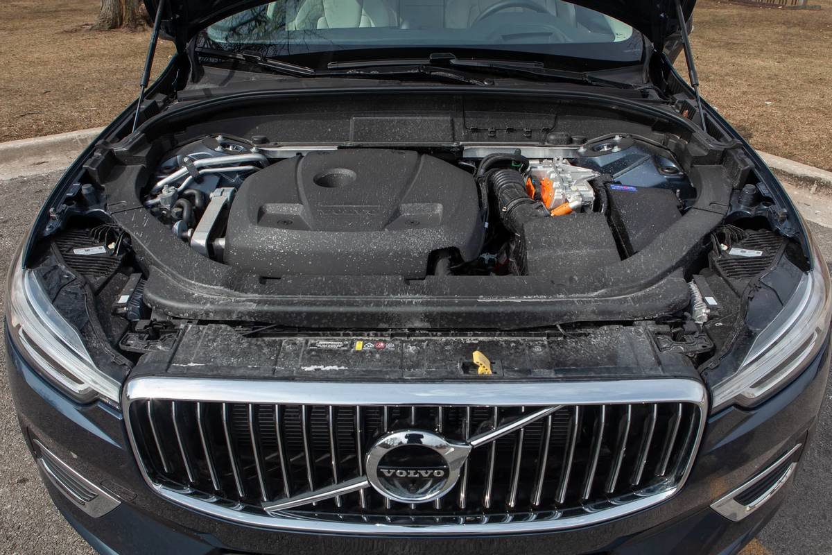volvo-xc60--recharge-t8-inscription-2021--10-engine.jpg