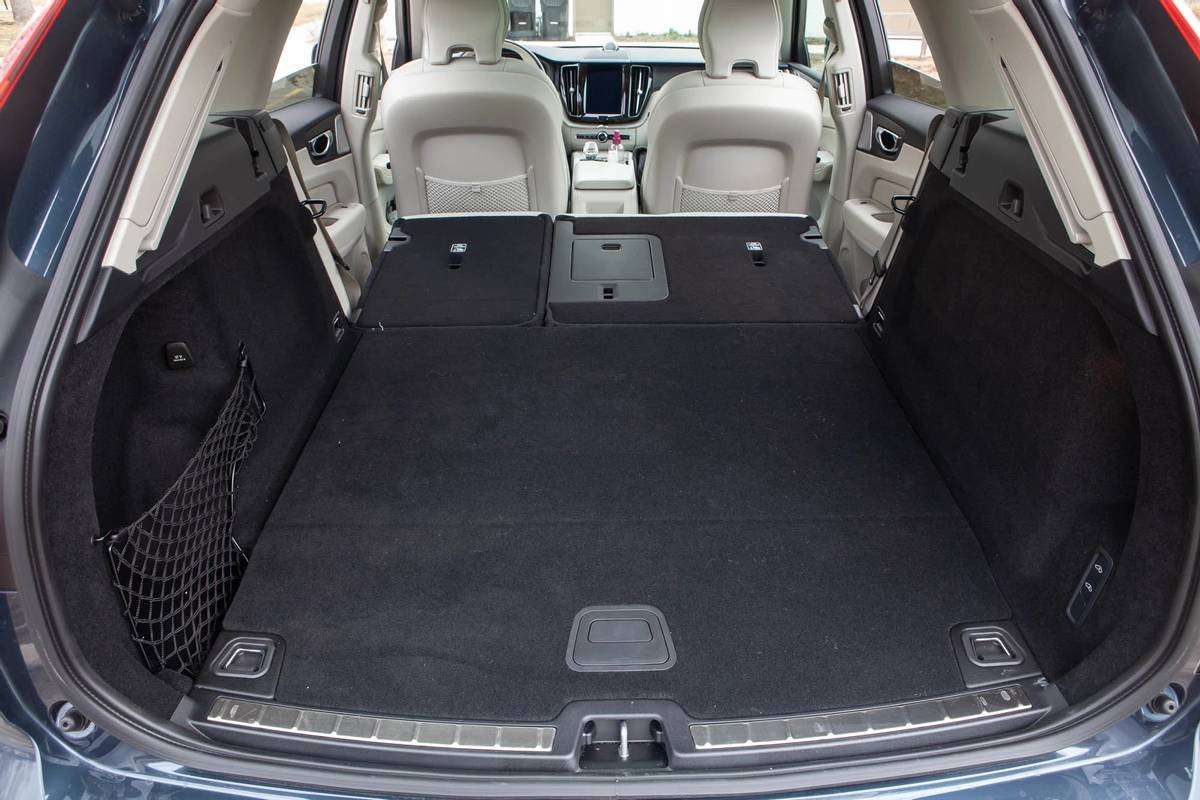 volvo-xc60--recharge-t8-inscription-2021--46-folding-seats--interior--rear-cargo.jpg