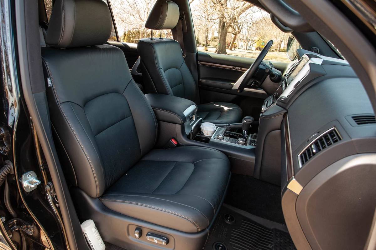 toyota-land-cruiser--heritage-edition-2021--27-front-row--interior--seats.jpg