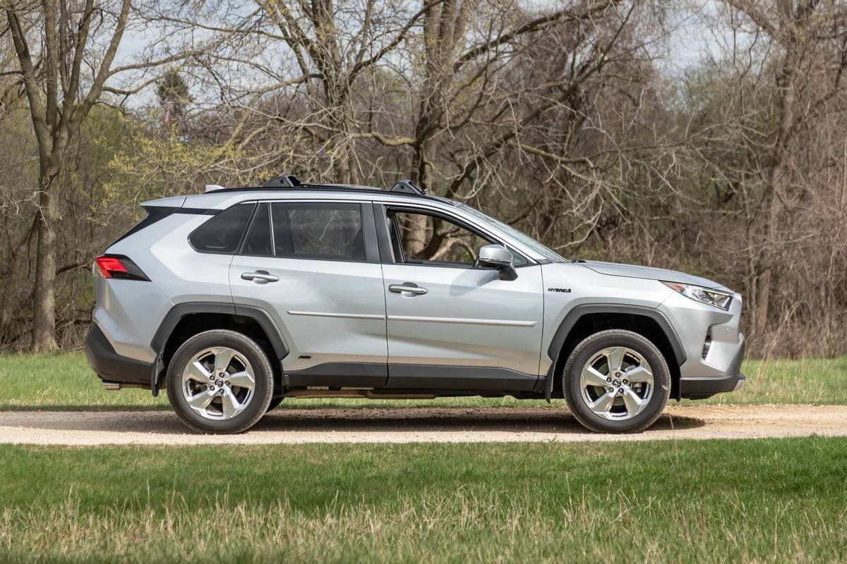 toyota-rav-4-hybrid-2021--09-exterior--profile--silver.jpg
