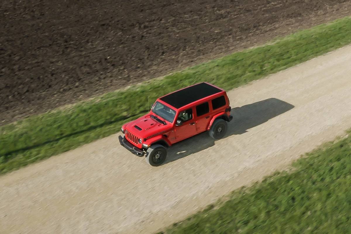 jeep-wrangler-392-2021--02-dynamic--exterior--overhead--red.jpg