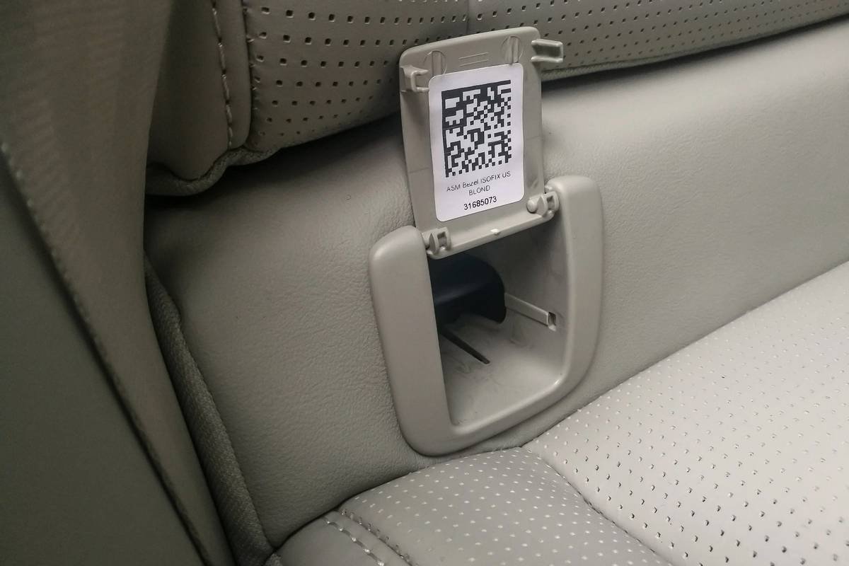 volvo-xc60-recharge-2021--01-backseat--car-seat-check--interior.jpg