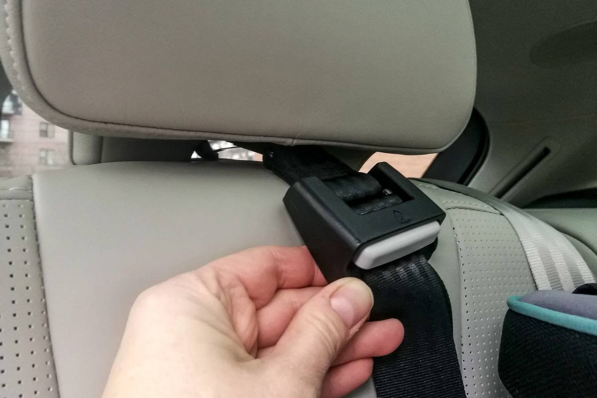 volvo-xc60-recharge-2021--02-backseat--car-seat-check--interior.jpg