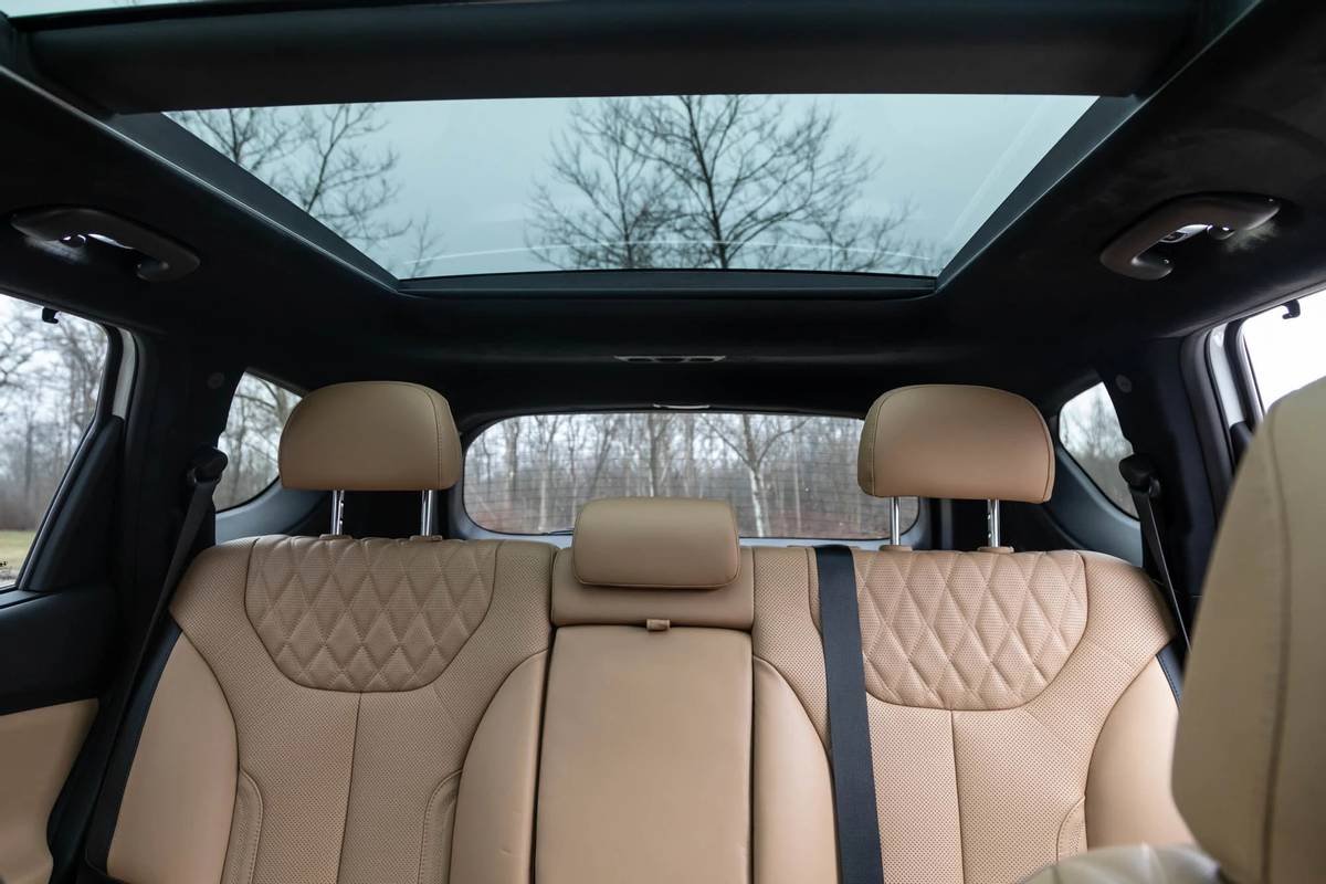 hyundai-santa-fe-2021--45-interior--rear-visibility.jpg