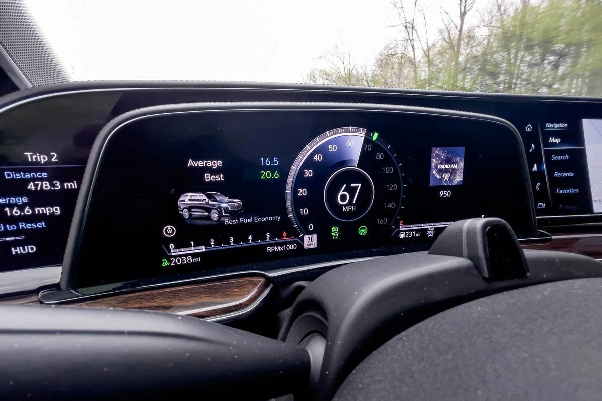 cadillac-escalade-sport-platinum-2021--13-front-row--instrument-panel--interior--mpg.jpg