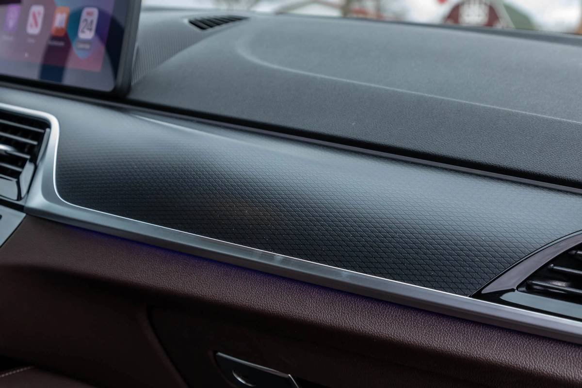 bmw-540i-x-drive-2021--32-dashboard--front-row--interior.jpg