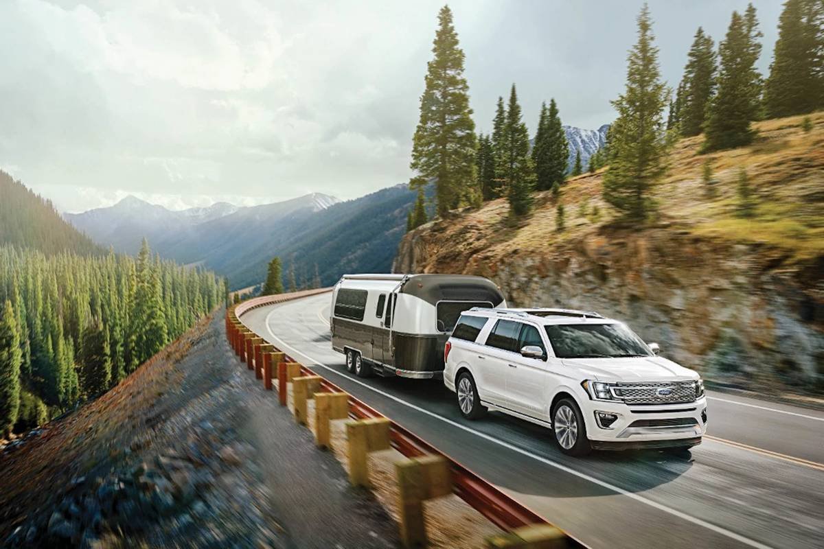 ford-expedition-2021-oem-04-angle--exterior--front--towing.jpg