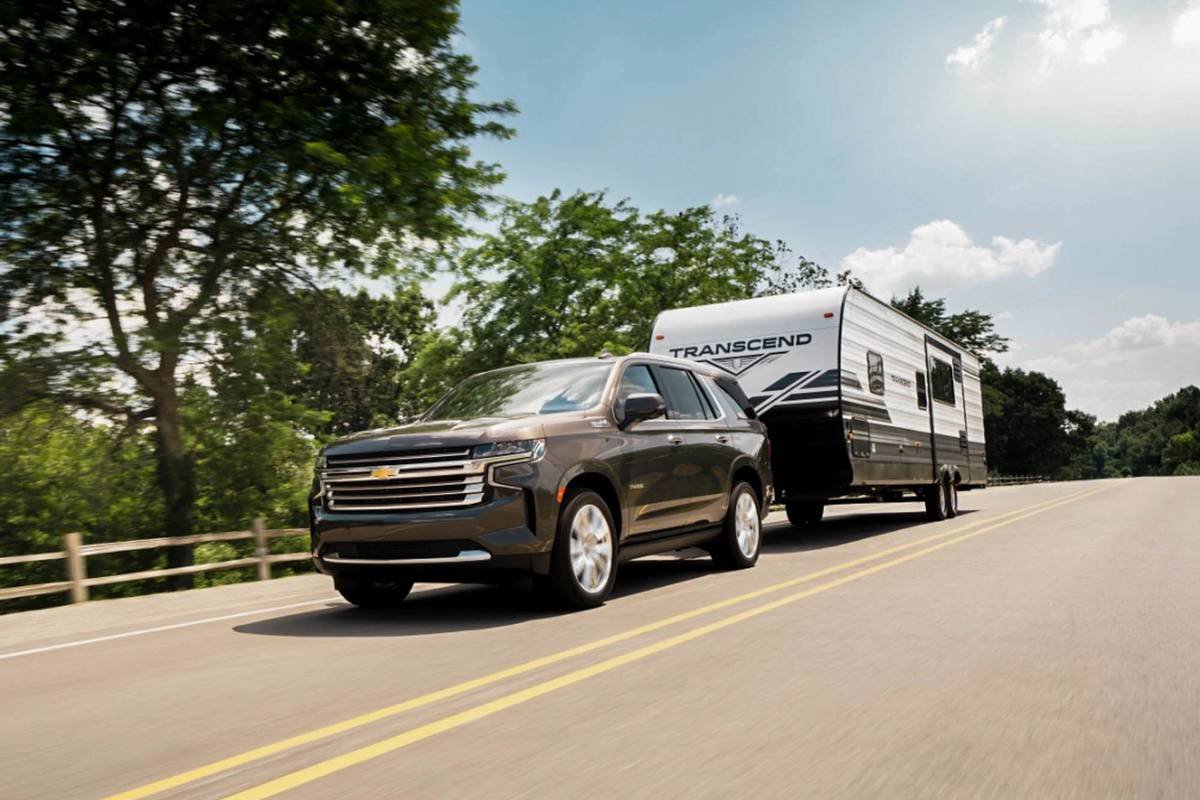 chevrolet-tahoe-2021-oem-02-angle--exterior--front--towing.jpg
