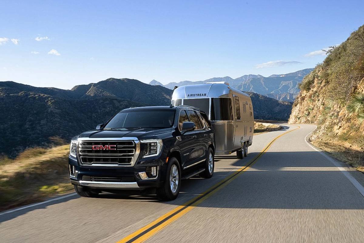 gmc-yukon-2021-oem-05-angle--exterior--front--towing.jpg