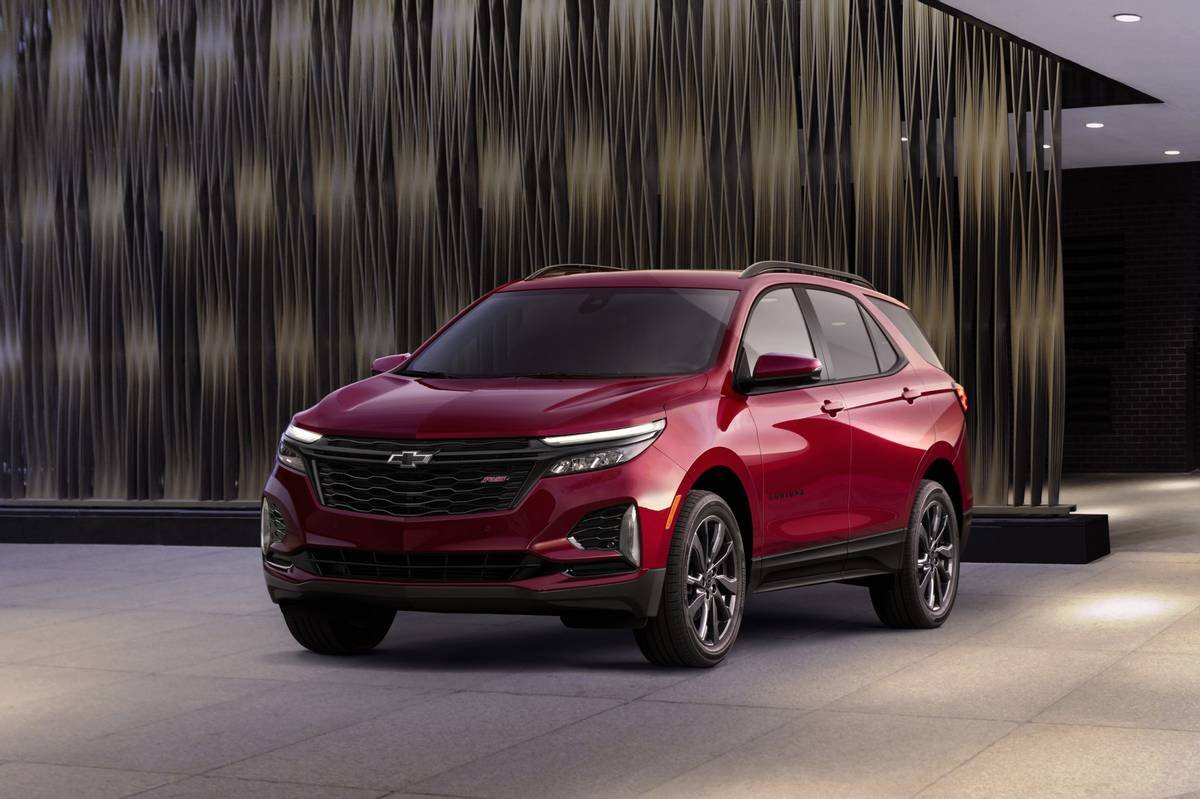 chevrolet-equinox-rs-2021-01-angle--exterior--front--red.jpg