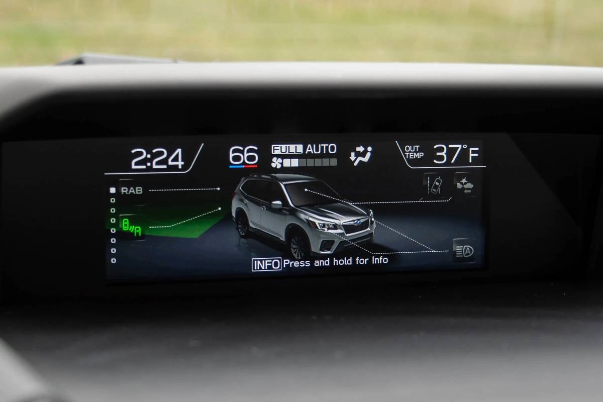 subaru-forester-sport-2021--15-center-stack-display--front-row--interior.jpg