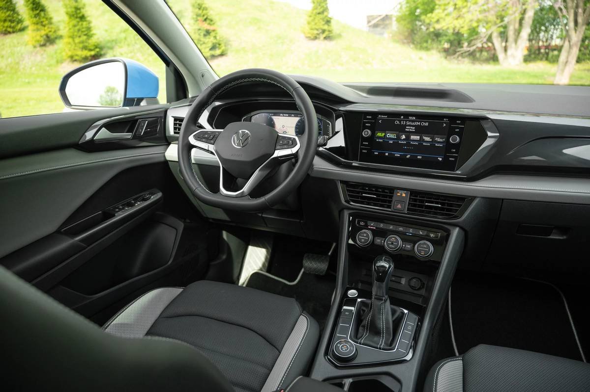 volkswagen-taos-sel-2022--24-angle--front-row--interior.jpg