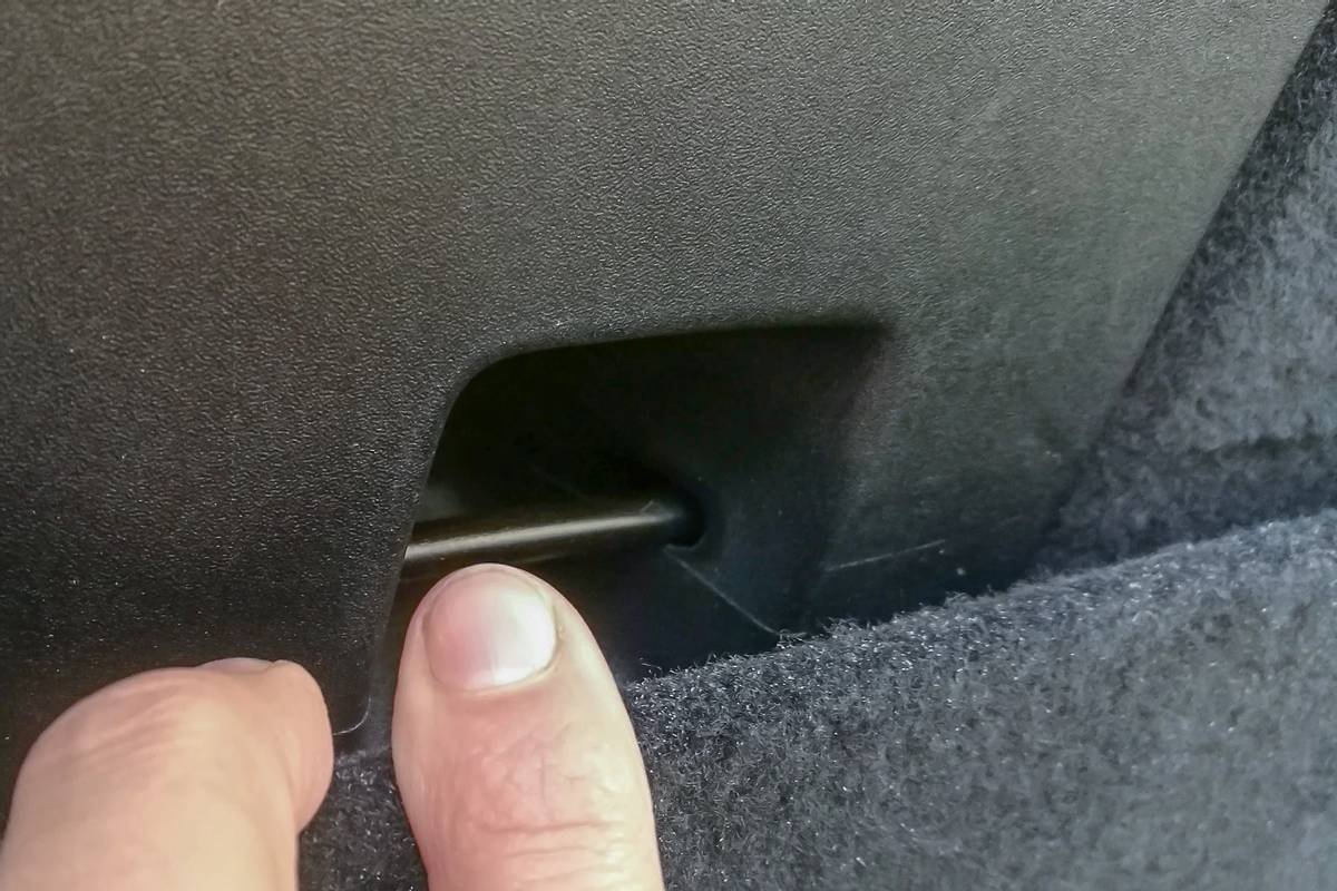 dodge-durango-2021-01-car-seat-check.jpg