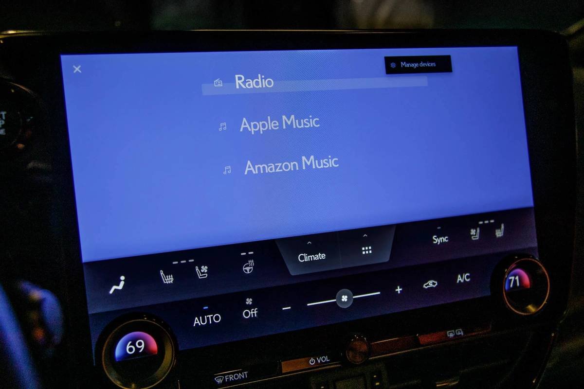 lexus-nx450h-2022-03-center-stack-display--front-row--infotainment-system.jpg