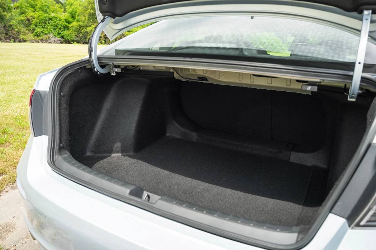 honda-civic-2022-40-interior--trunk.jpg