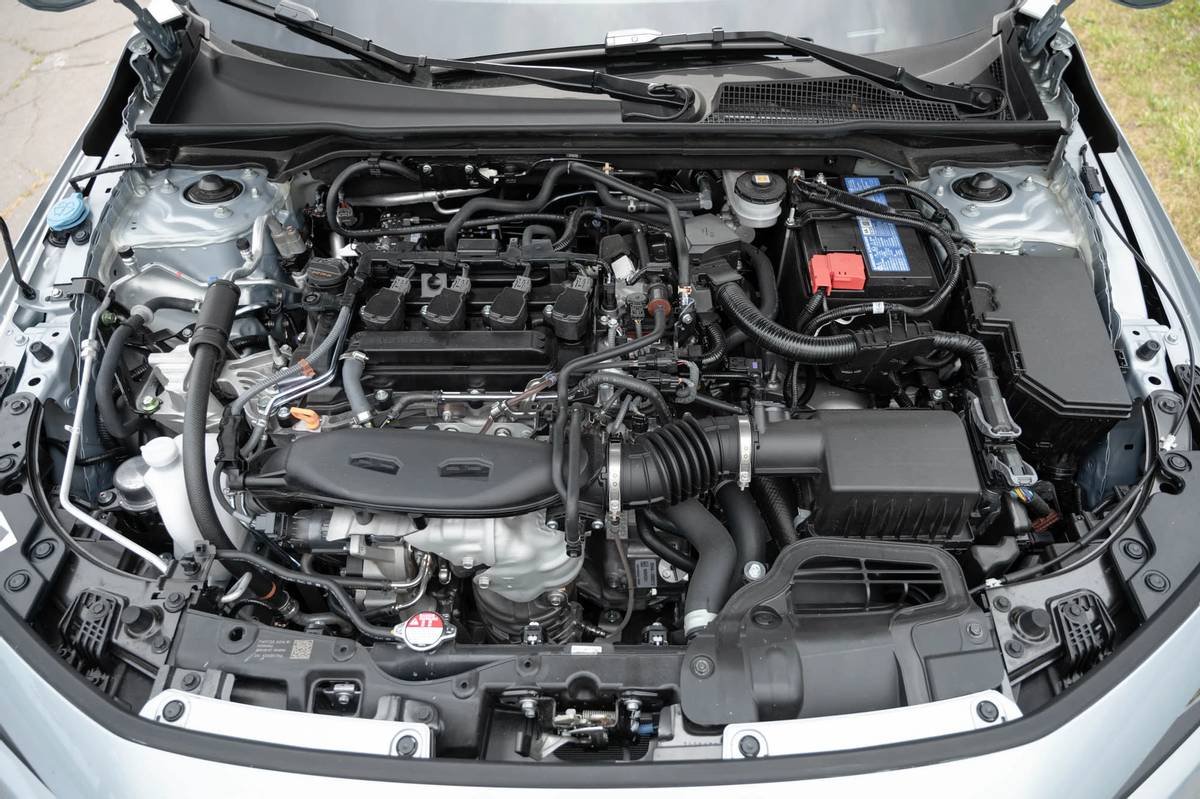 honda-civic-2022-13-engine.jpg