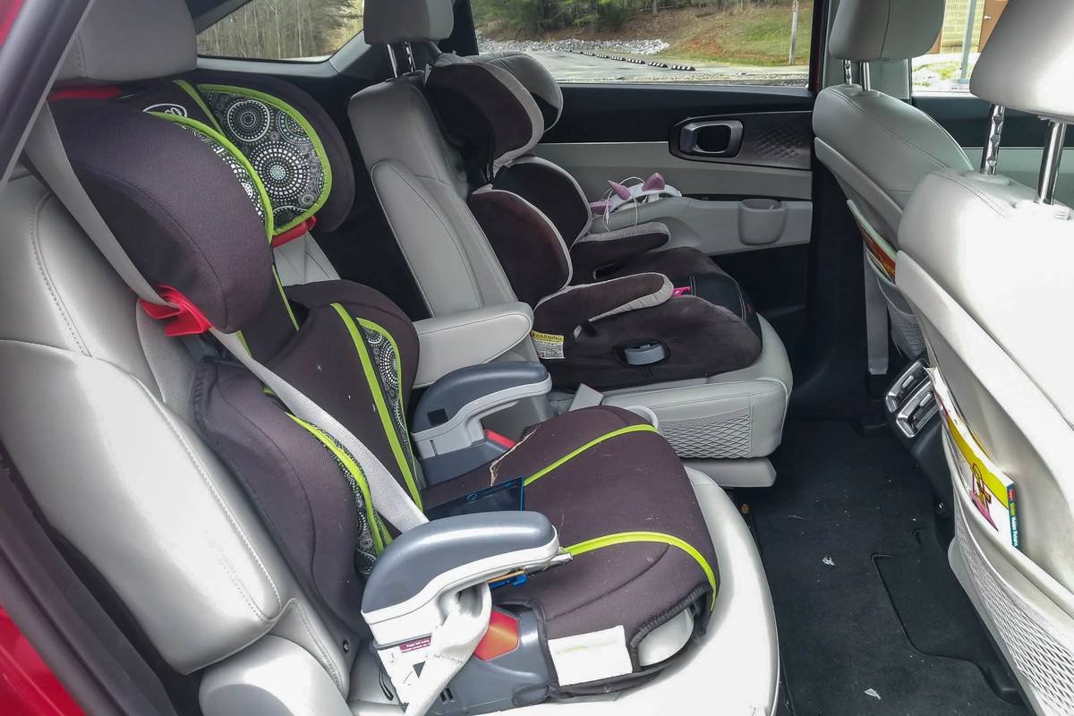 kia-sorento-hybrid-2021--16-car-seats--interior--second-row.jpg