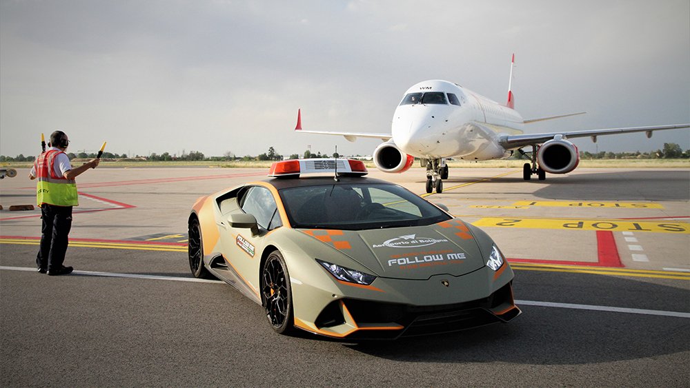 Lamborghini Huracán Follow Me Car
