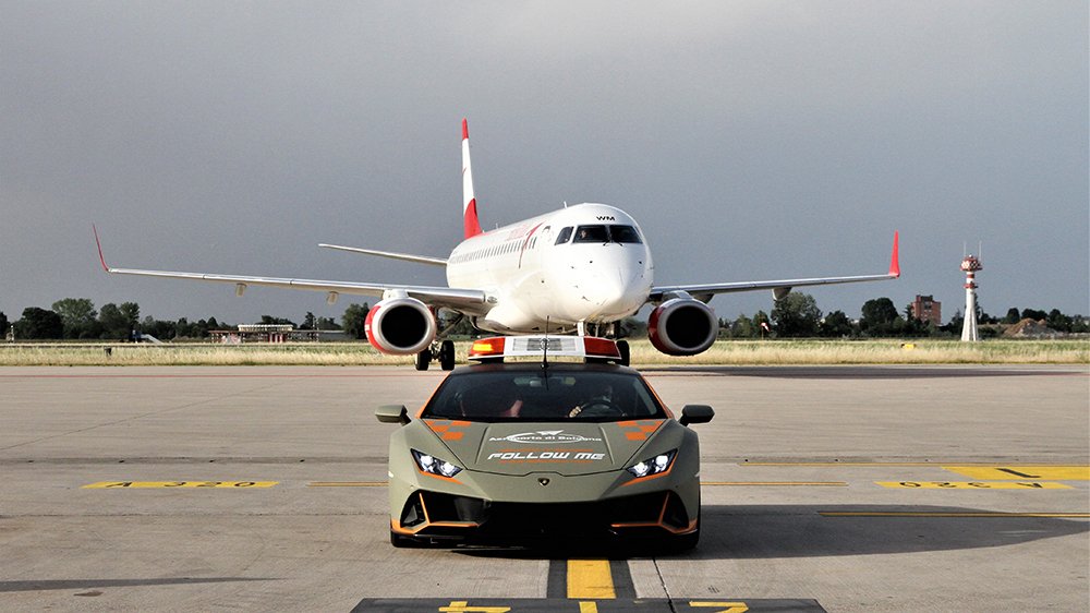Lamborghini Huracán Follow Me Car