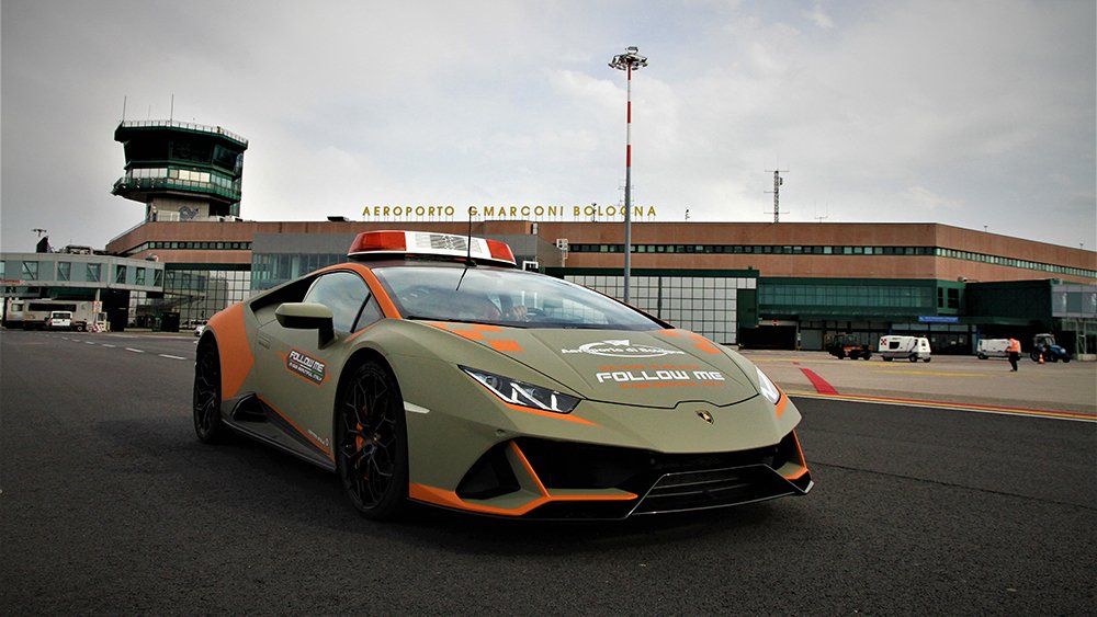 Lamborghini Huracán Follow Me Car
