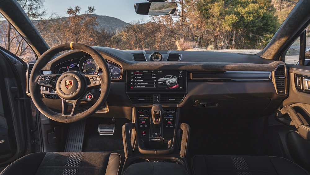 The interior of the 2022 Porsche Cayenne Turbo GT.