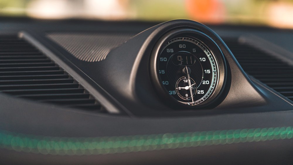 The analog clock in the 2022 Porsche Macan.