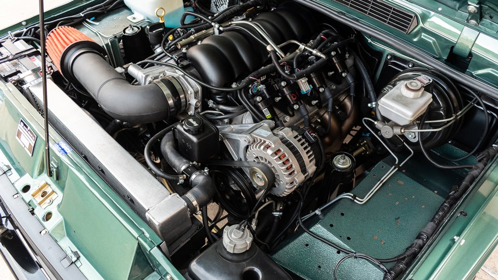 The 430 hp, 6.2-liter V-8 engine in a 1991 Range Rover Classic restomod.