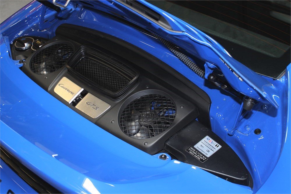 2016-Porsche-911-GTS-eengine