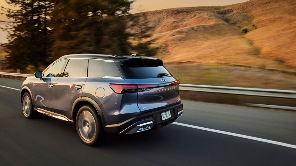Driving the 2022 Infiniti QX60.