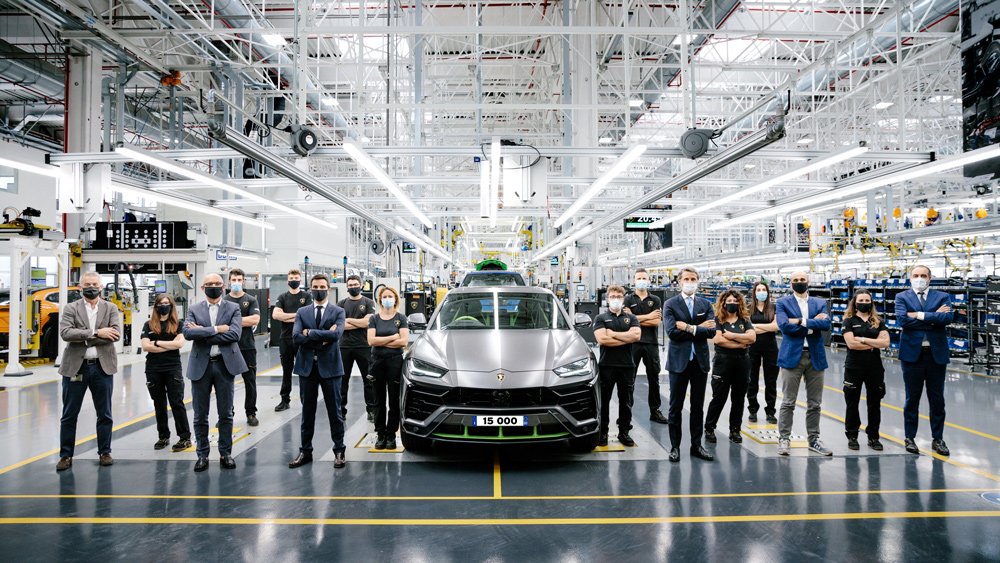 Commemorating the 15,000th Lamborghini Urus built.