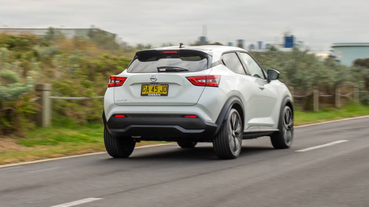2021 Hyundai Kona Highlander v Nissan Juke Ti Energy Orange comparison-1