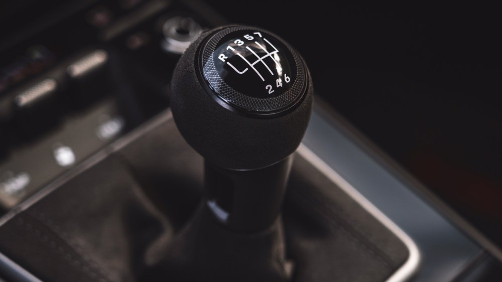 The gearshift to the seven-speed manual transmission on a 2022 Porsche 911 GTS.