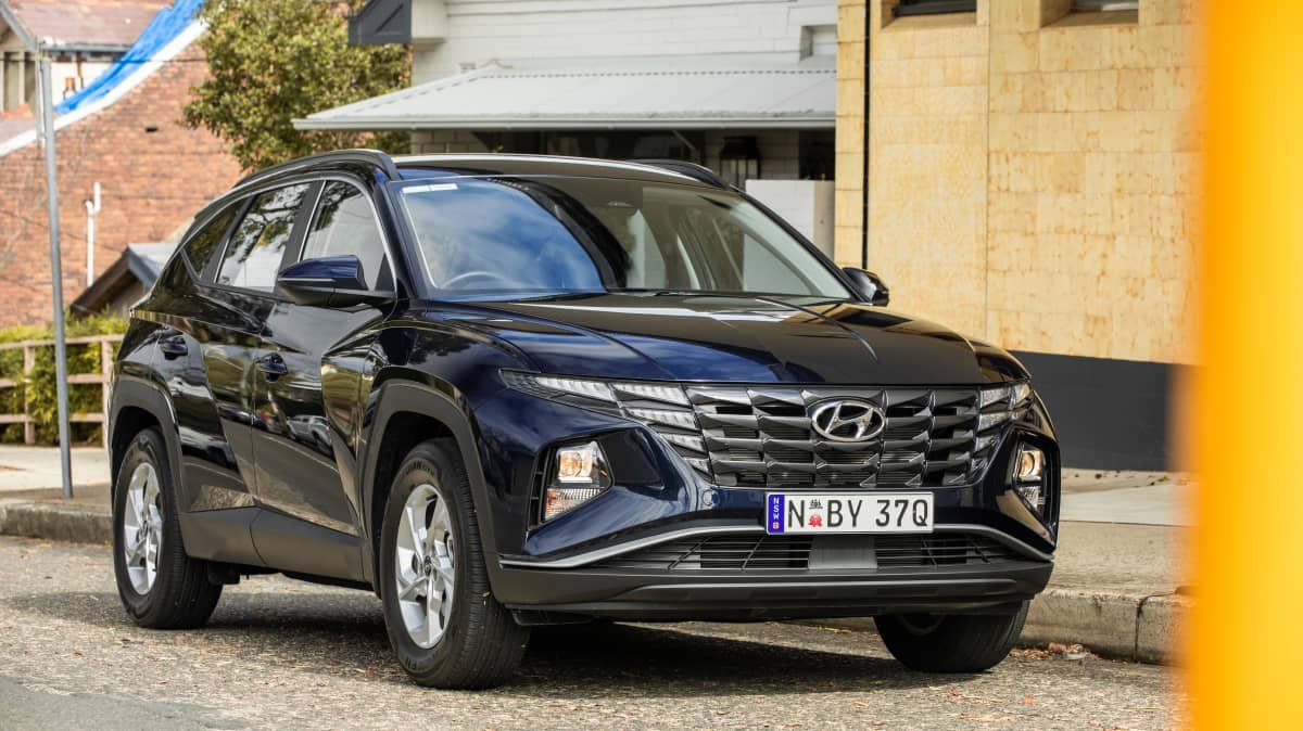 2021 Hyundai Tucson 2WD v Mazda CX-5 Maxx Sport 2WD comparison-0